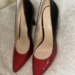 Nine West Heels Two Tone Slip On Almond Toe Woman's Cuban Pumps Size 8M